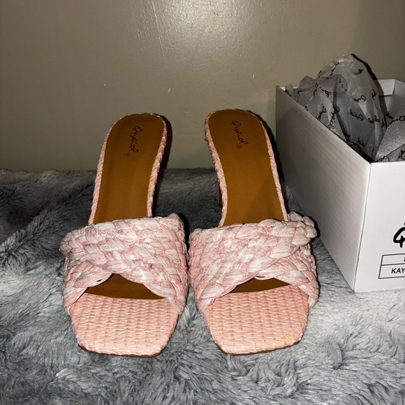 2/$35 Qupid NEW 7.5 Pink Raffia Braided Heels Pumps Sandals Mean Girls Preppy - Picture 4 of 9
